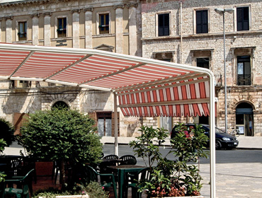 Vendita e posa di tende da sole a Varese, Milano, Como, Novara, Verbano-Cusio-Ossola